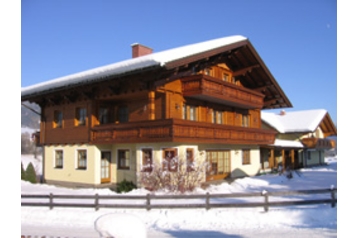 Austria Privát Aich, Esterno